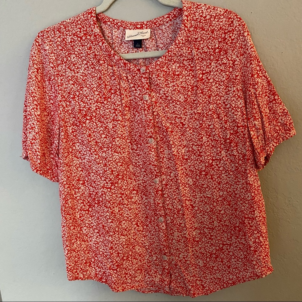 Universal Thread Red Floral Front Button Shirt/Bl… - image 3